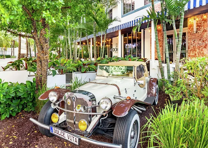 Resort: Gale South Beach, Curio Collection By Hilton